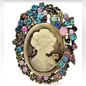 ✨ Stunning Vintage Cameo Brooch with Sparkling Multicolor Crystals ✨